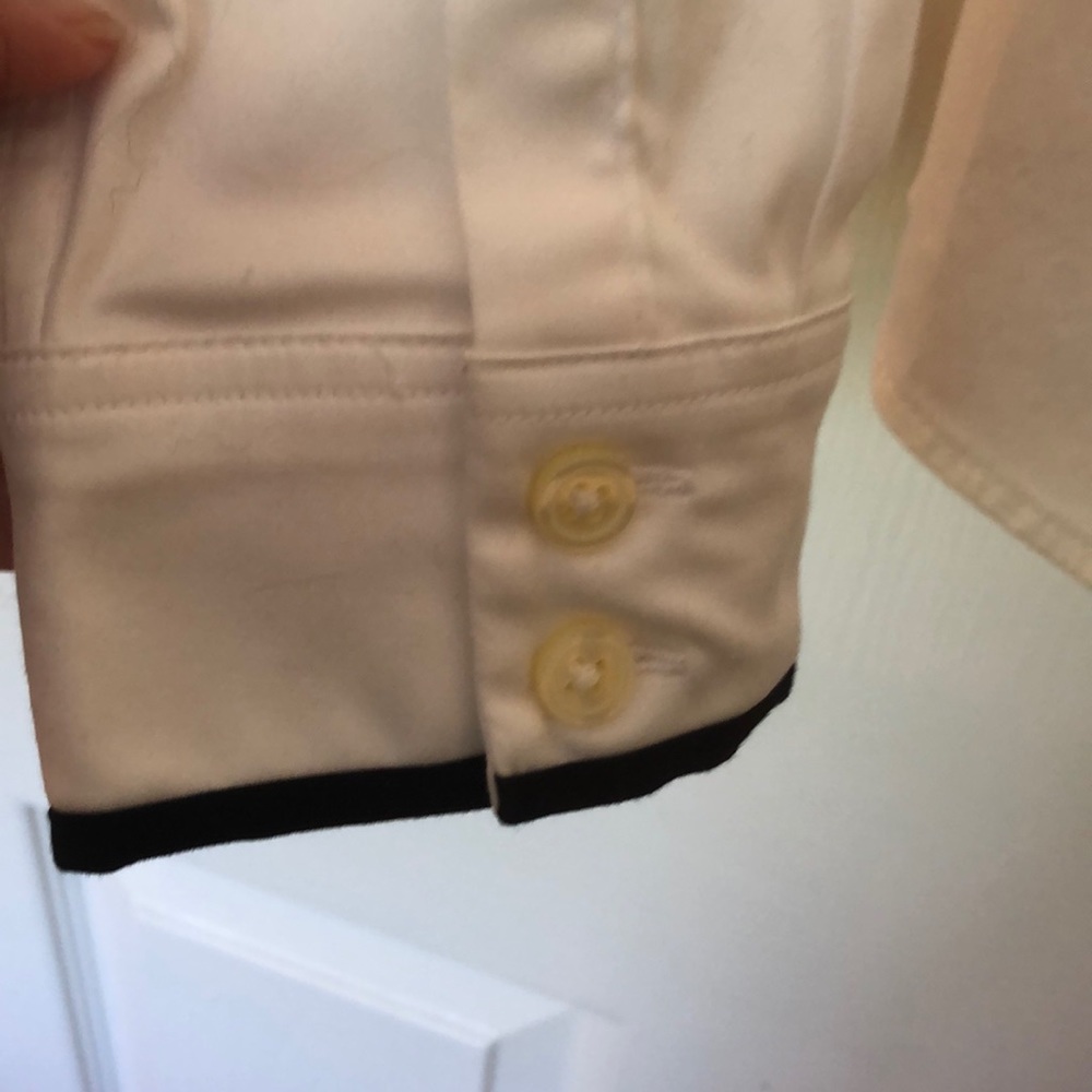 Classy white and black button down - Picture 4 of 5